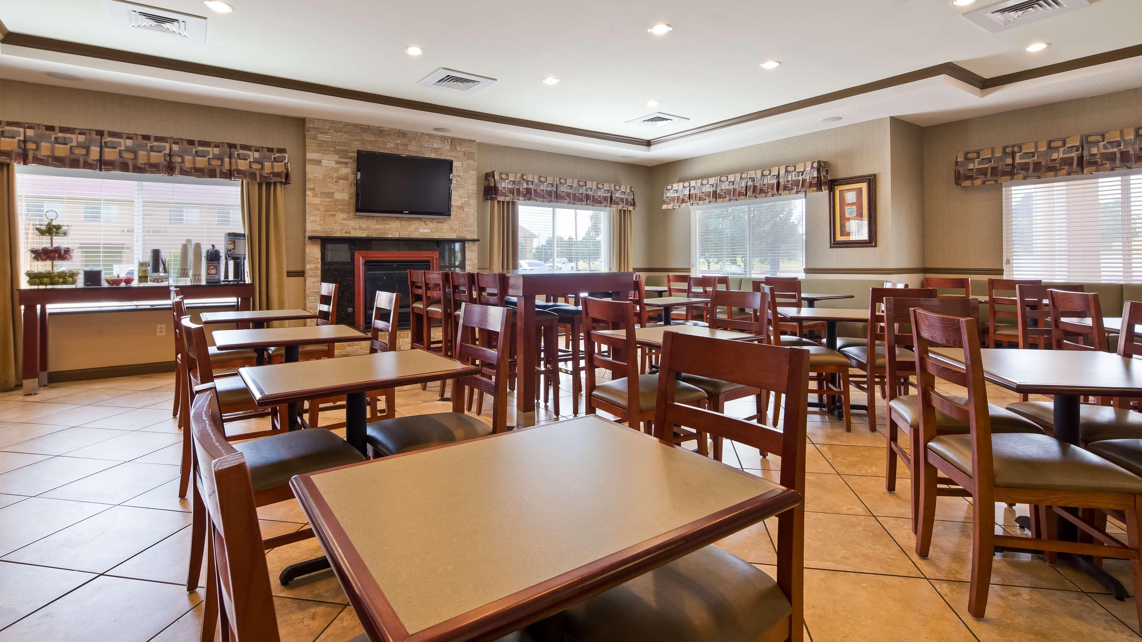 Best Western Plus Montezuma Inn And Suites Las Vegas Exterior photo